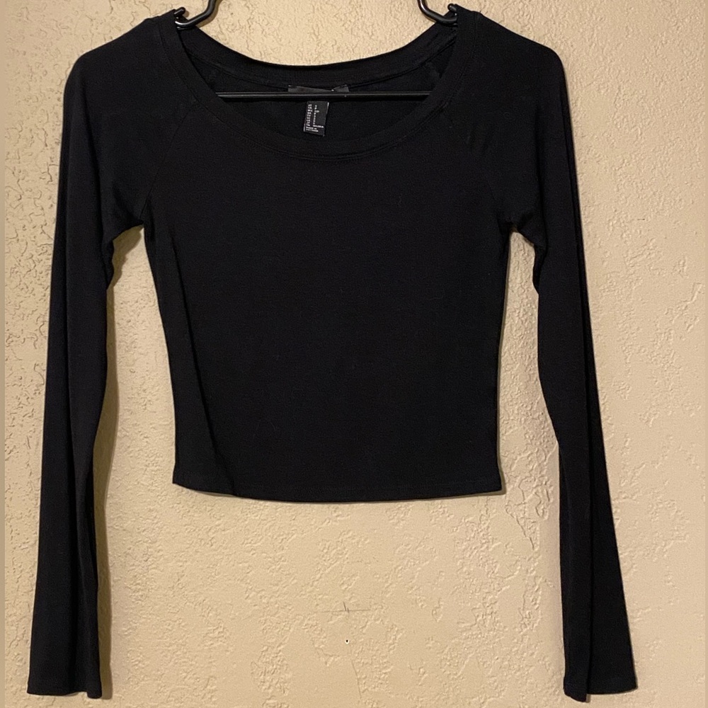 Black Long-Sleeved Crop Top